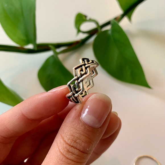 Beautiful Ring Set - Bag with 8 rings in varying sizes - Picture 2 of 9